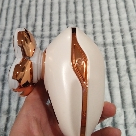 Electric shaver - Picture 3 of 4